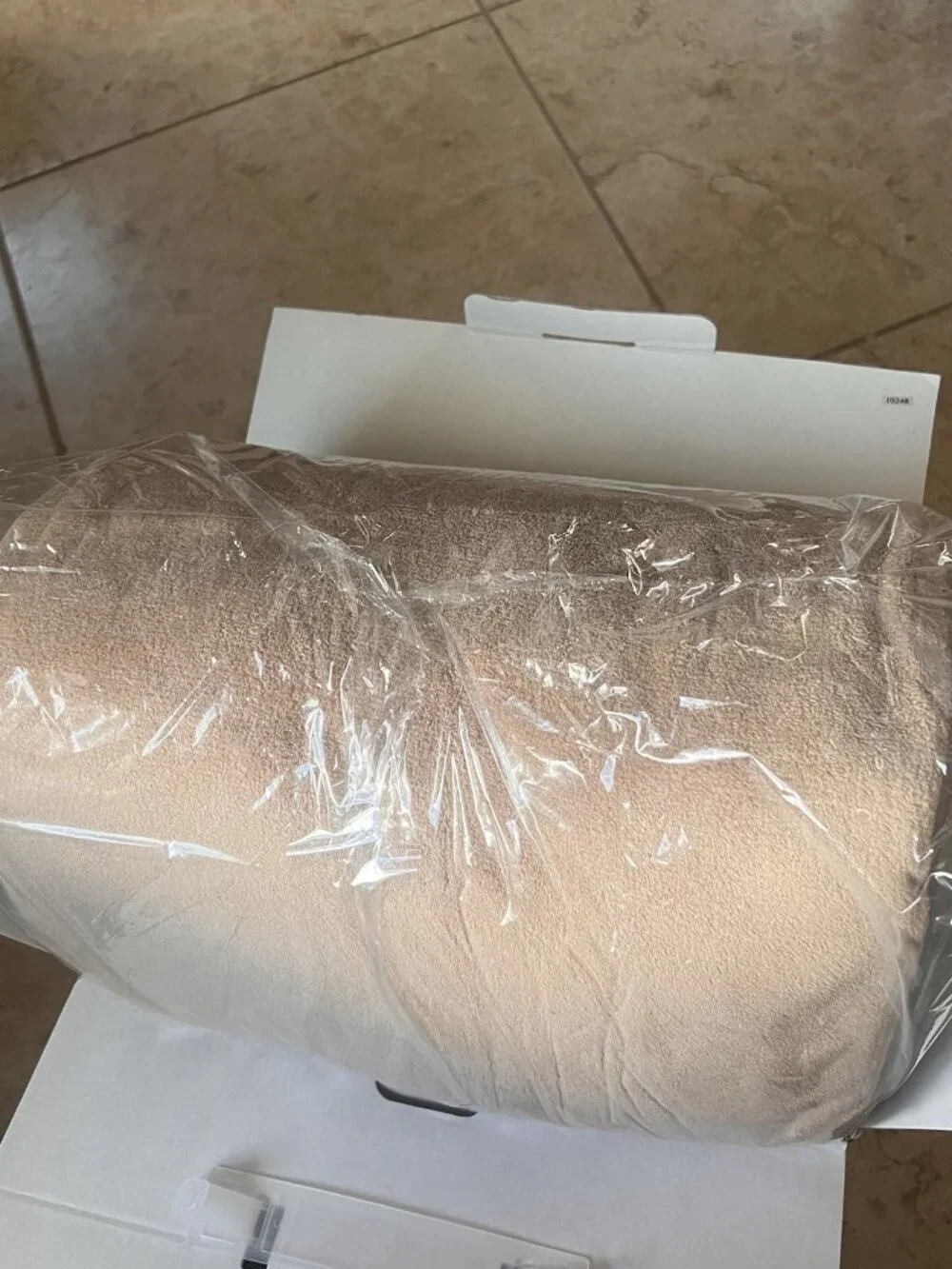NEW Brookstone NAP Comfy Beige Ultra Plush Blanket w/Sleeves ONE SIZE FITS ALL
